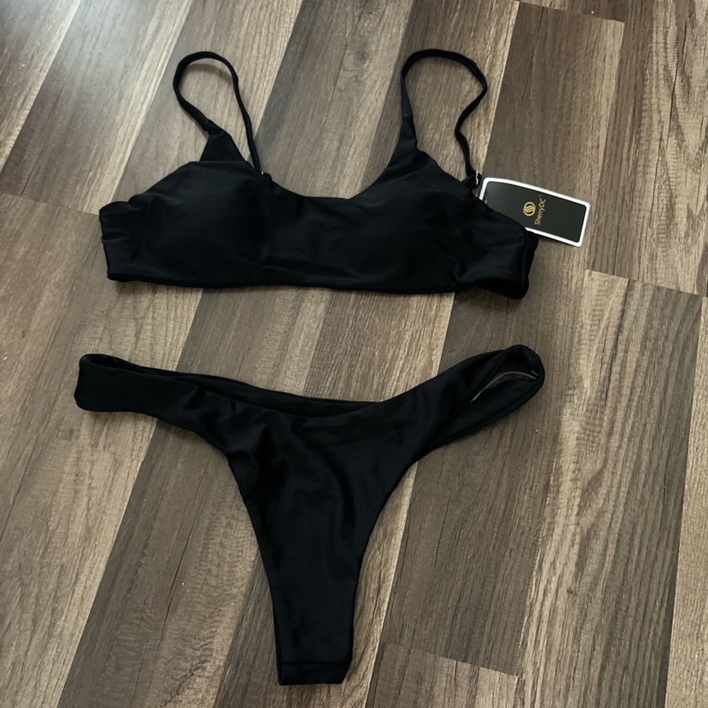 NWT SherryDC Brazilian Thong Bikini Swimsuit Women's size M.